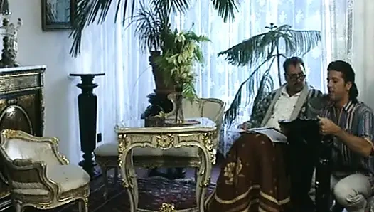 Güzel Alman bebek ateşli üçlü sekste sikiliyor