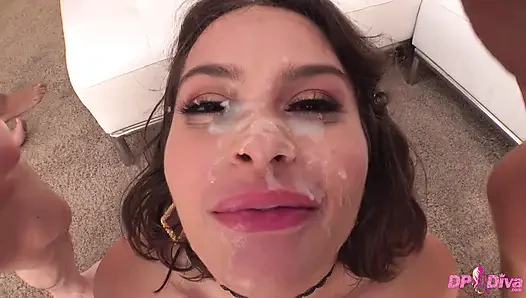 Güzel esmer Nicole Aria ilk çift anal penetrasyon