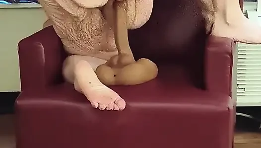 Şişman fahişe sandalyede sana biniyor her yere fışkırtıyor