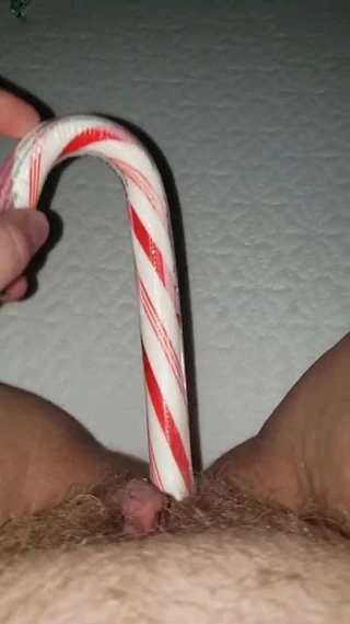 #candycanchallenge şeker kamışı ile mastürbasyon yapıyor