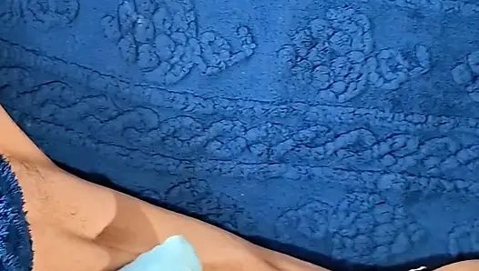 Sahibe kadın egemenliği taşak ezme ayak fetişi ve elle muamele