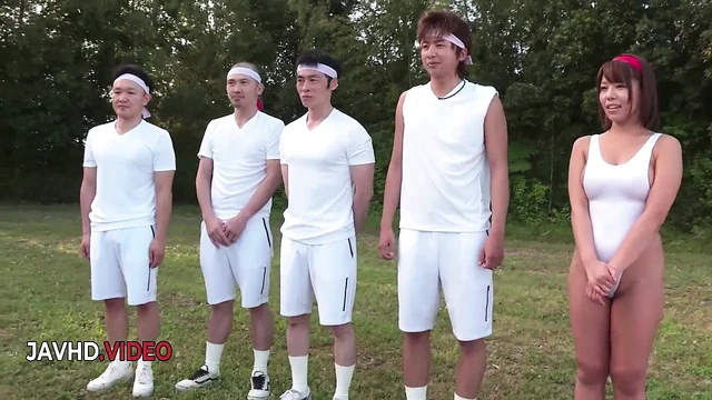 Japon tutkulu grup açık havada sikişiyor başrolde Sara Saijo ateşli sahne