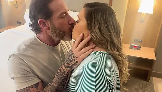 Brock ve Aly Sky Otel Buluşması