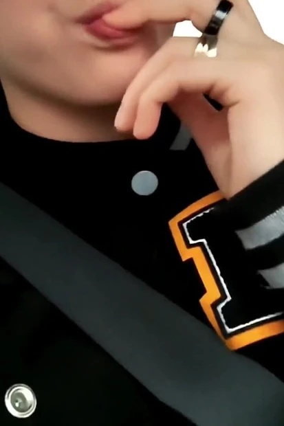 Водитель Uber не считает, что я модель, поэтому я мастурбирует для него