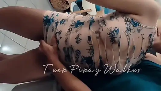 Toque sensual en el pasillo - parte 2