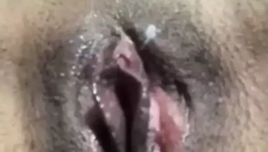 Hint kız parmak içinde ıslak kedi