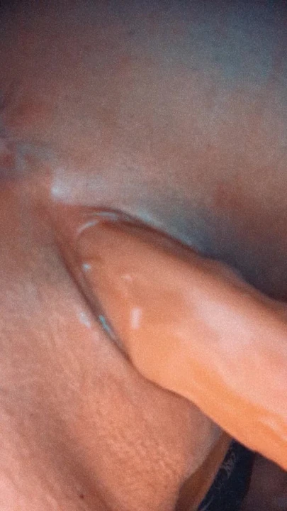 Моя прекрасная киска 

Я обожаю чувствовать дилдо глубоко внутри меня