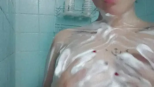 Banyo yapıyor