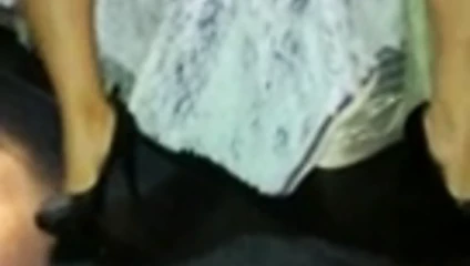 Una latina muy buena exhibiendose