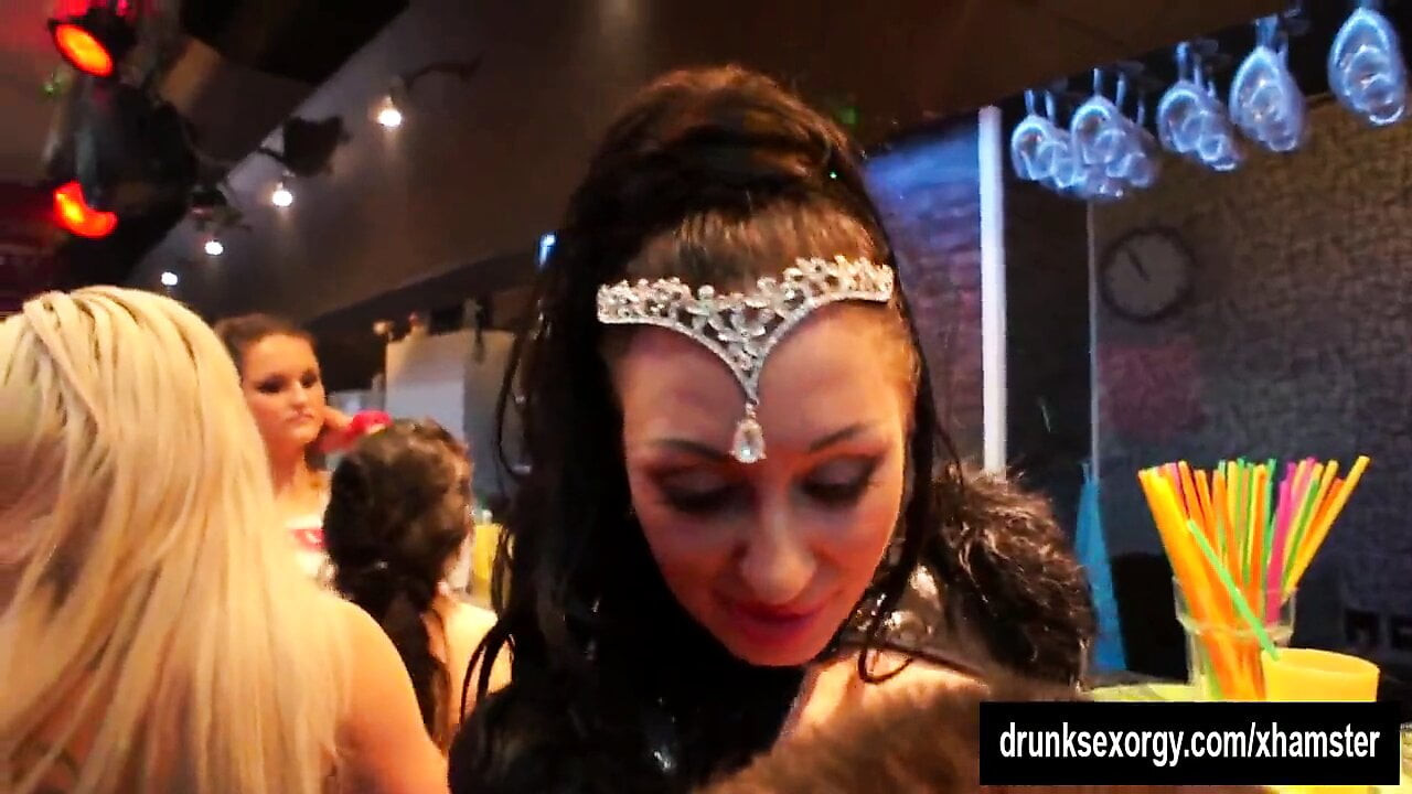 Dik clubbers kahrolası dev yarak içinde kamu