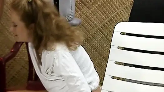 Almanya'dan bu amatör bayan pirsingli amını siktiriyor