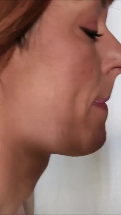 Yakın çekim glory hole döl yutma | Klip 2