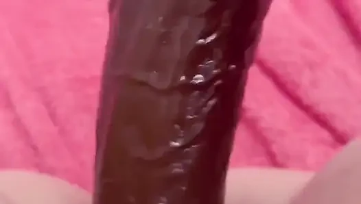 Bakış açısı yakın büyük zenci yarağı dildo pembe amcığımı fışkırtıyor