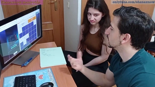 Genç öğrenci şantaj, pov oral seks, ağzına boşalmak, yutmak.