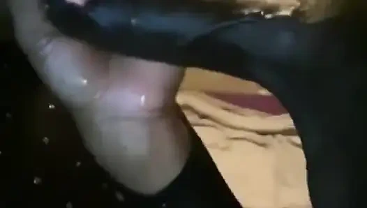 Üvey babam bizimle taşındı ve gece geç saatlerde biraz eğleniyoruz