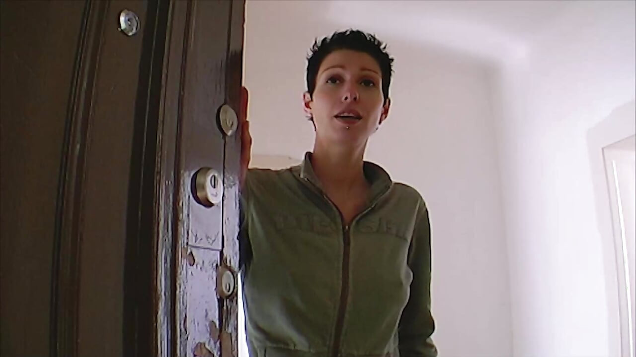 Kısa saçlı bir seksi Alman bebek seviyor yapma bir züppe boşalmak