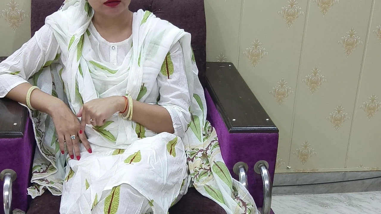 सुंदर भारतीय पंजाबी सौतेली माँ की सौतेले बेटे विवेक द्वारा चूत और गांड की चुदाई