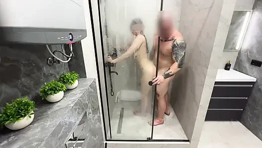 Duşta tutkulu seks