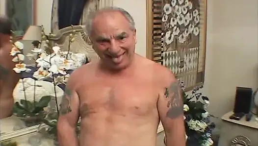 Bitte sonuna kadar 31 ve emiyor - her şeyi yutuyor - acı sona kadar grup seks