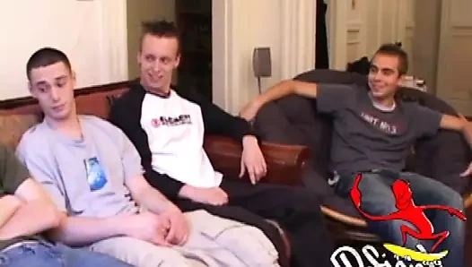 beş genç adam kriko kapalı