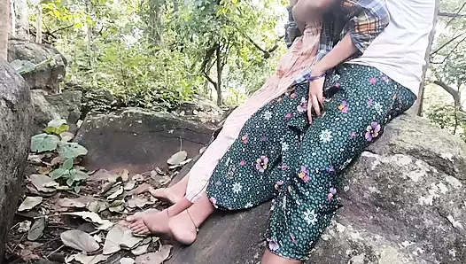 Hintli köylü kız videoda sikişiyor