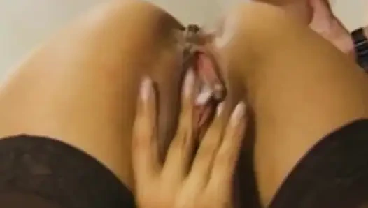 Муж делится своей горячей женой