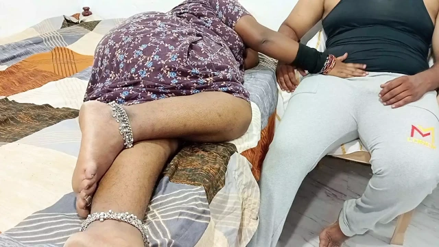 Tamil evli kadın devarını baştan çıkarıyor ve yatakta ateşli bir seans yaptı