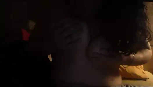 Meme uçlarımı emmeyi seviyorum