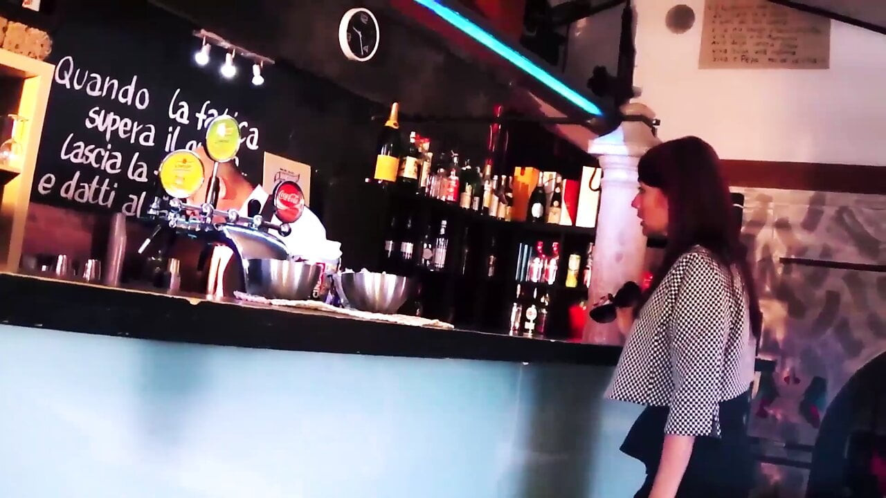 Orta yaşlı seksi kadının hayatı #2 - barda üçlü seks