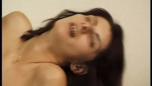 Mutti wird von Nachbarn mit Hammerschwanz gefickt