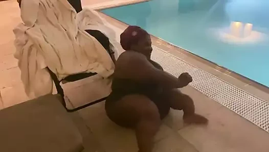 Tobi bbw tekerlekli sandalye bayan