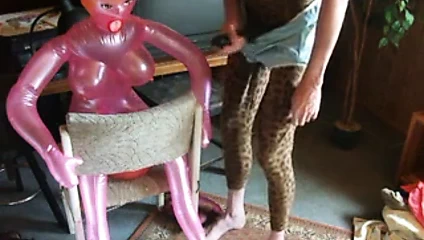 Rosa und schwarzer Staender