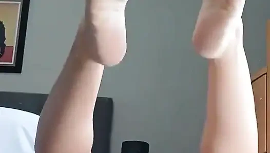 Amcığımın ve güzel ayaklarımın tam görünümü