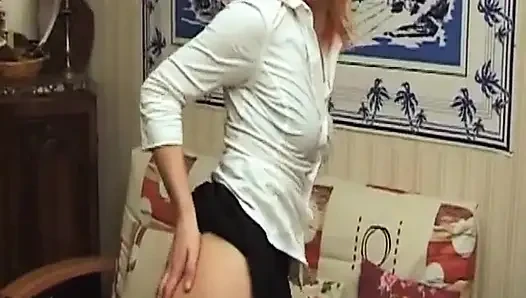 Döl yiyen Fransız genç kız sert sikiliyor