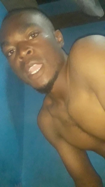 Маленький черный член. хорошо подходит для хорошеньких