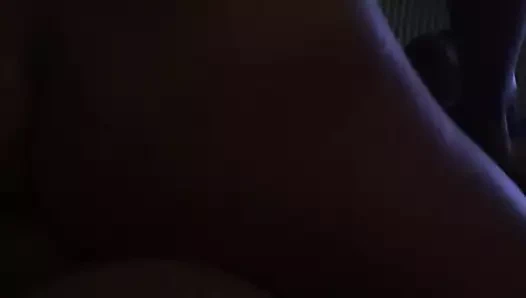 Ehefrau fickt fremden Schwanz