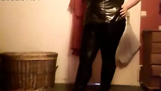 Tammara evde yalnız
