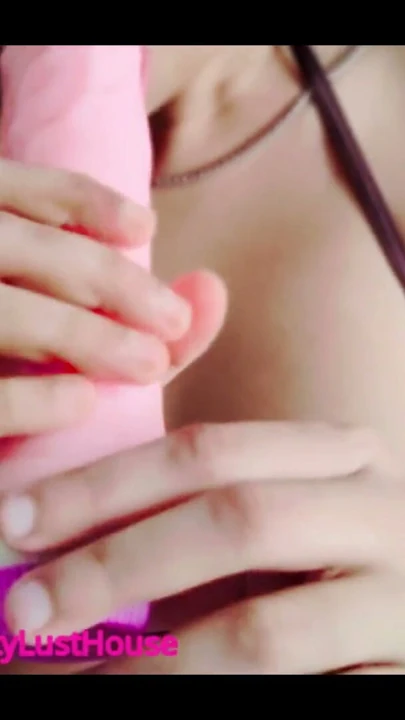 Desi kız Ziya büyük siki emdi, Hint kızdan aşırı blowjob | Clip 1
