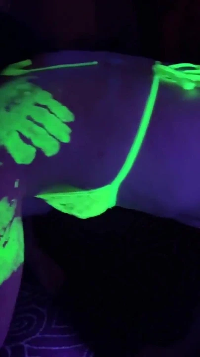 Iconic moment from "Glow Party! Döle aç sürtük için bukkake grup seks - Vanessa Cliff"