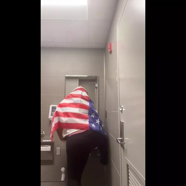 Используя мини-вибратор, чтобы взорваться, как фейерверк 4 июля!