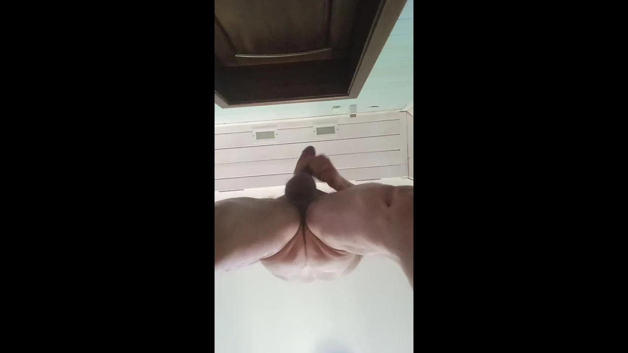 Büyük yarağıma mastürbasyon yapmayı seviyorum