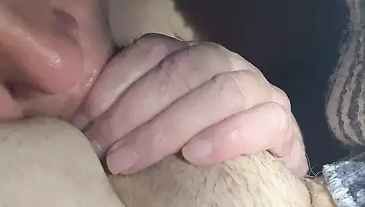 Allice büyük yarağımı emiyor.