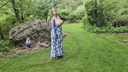 Ateşli anne onlyfan video içeriği büyük memeli arka bahçede gözetleme derlemesi