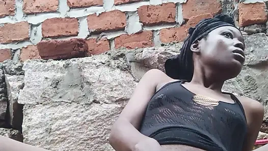 Açık bir yerdeyken benimle boşal