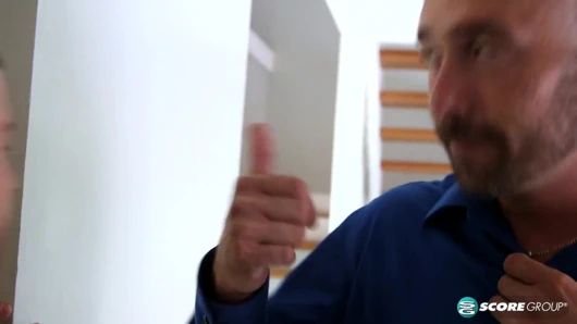 Dünyanın en büyük sütyenli hizmetçisi