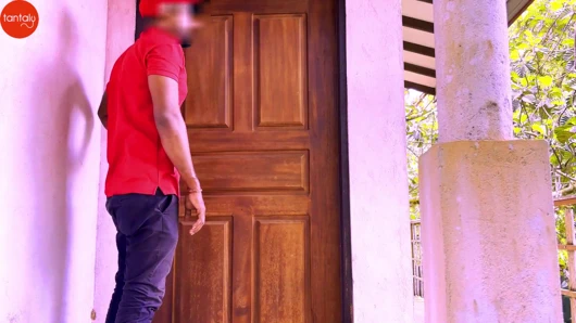 Erkek arkadaş Tamil boşanmış orta yaşlı seksi kadına tantaly seks bebeğiyle sürpriz yaptı