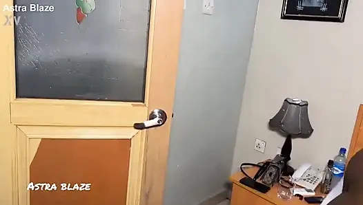 Şeker anne gibi üçlü seks iki büyük yarakla çok güzel sikiliyor