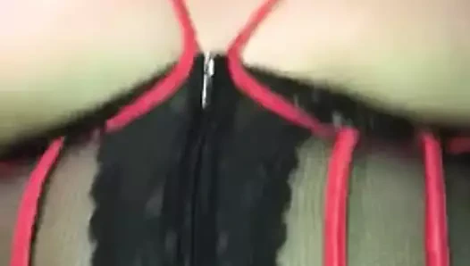 Sadece şu göğüslere bak!