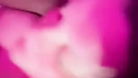 Büyük götlü pawg'ı bağladı ve sikini besledi ve ayak parmaklarını emdi