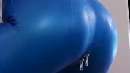 Mavi salyaları olan bayan